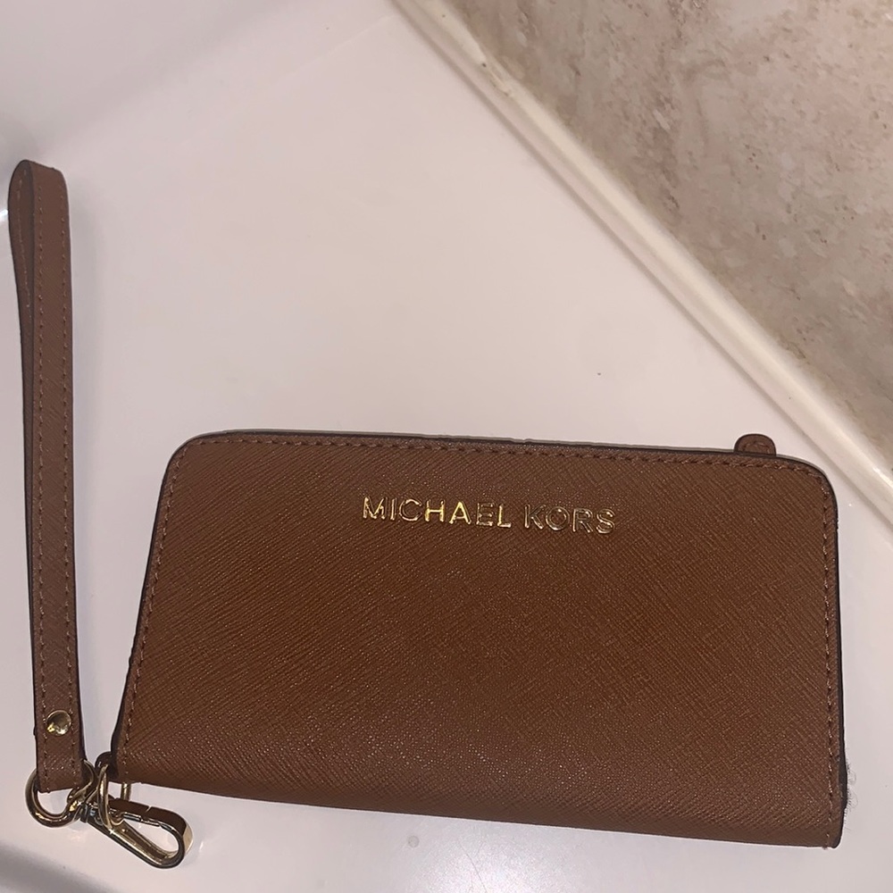 Beautiful Michael Kors Smartphone wallet